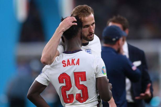 “Go back to Nigeria” – Nigerians defend Bukayo Saka after English fans attack him for World Cup exit “Go back to Nigeria” – Nigerians defend Bukayo Saka after English fans attack him for World Cup exit