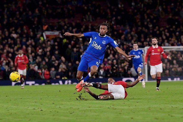 “Back soon”- Alex Iwobi finally reacts following an injury sustained during Everton’s tie against Manchester United “Back soon”- Alex Iwobi finally reacts following an injury sustained during Everton’s tie against Manchester United