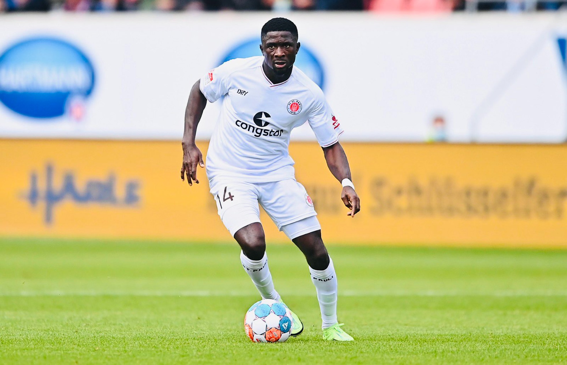 Afeez Aremu: Nigeria midfielder signs contract extension with German side St. Pauli Afeez Aremu: Nigeria midfielder signs contract extension with German side St. Pauli