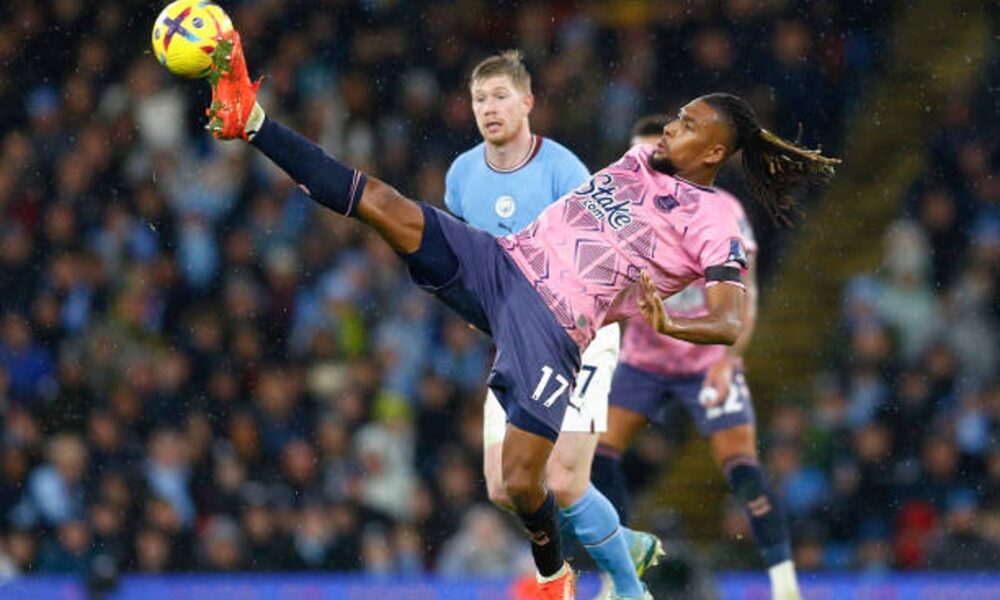 Alex Iwobi hails Everton teammates for MOTM award in Manchester City draw