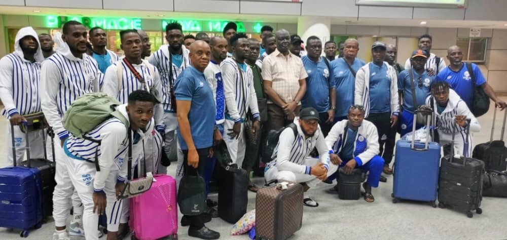 CAF CC : Nigerian Ambassador Receives Rivers United FC At The Airport