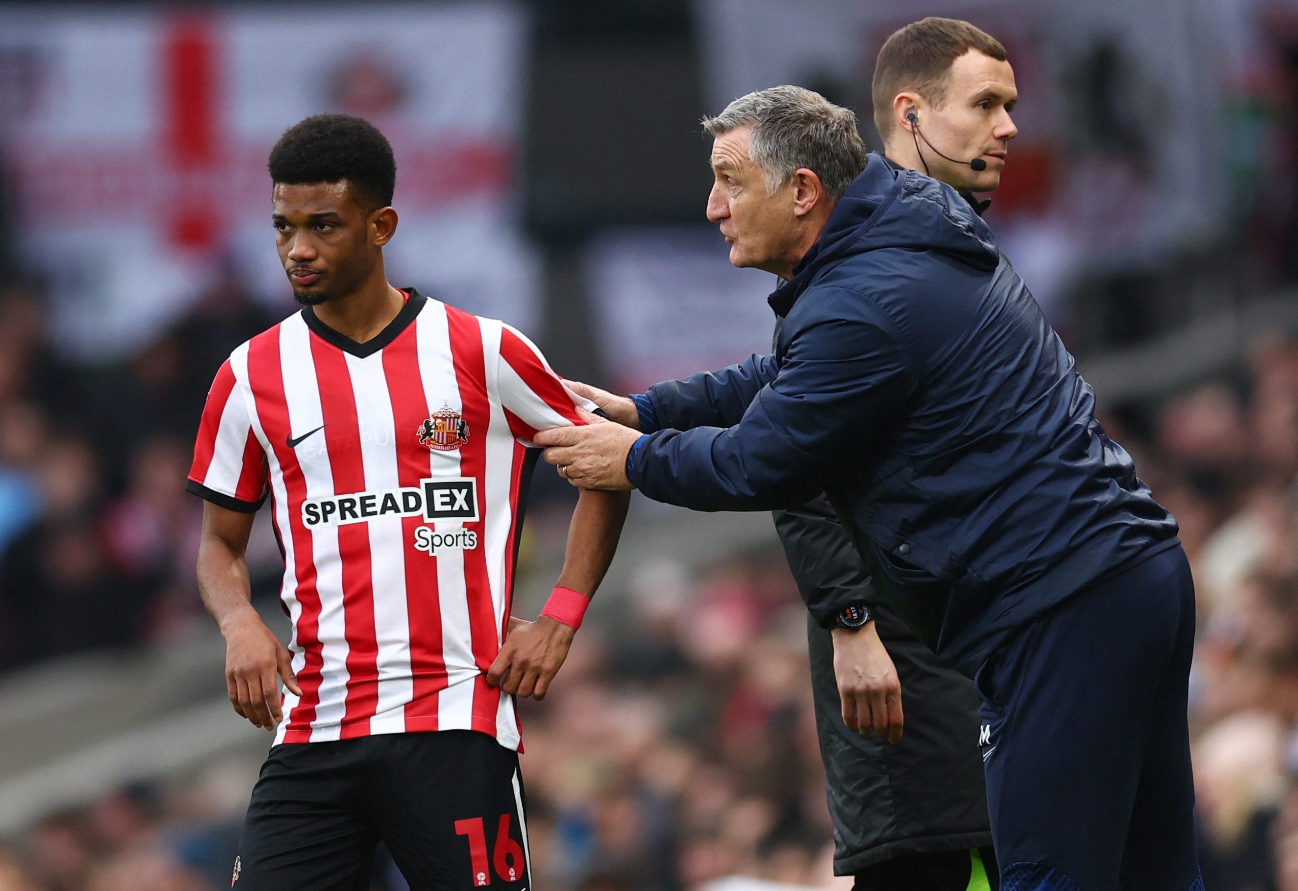 Referee makes error with Sunderland penalty decision Referee makes error with Sunderland penalty decision