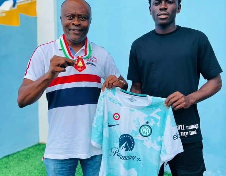 Ebenezer Akinsanmiro In Remo Stars To Say Thank You Ebenezer Akinsanmiro In Remo Stars To Say Thank You