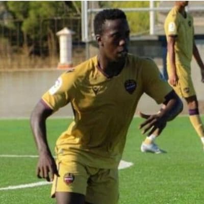 Nigerian Wonderkid Oseni Sparks Fierce Battle Between Barcelona and Villarreal