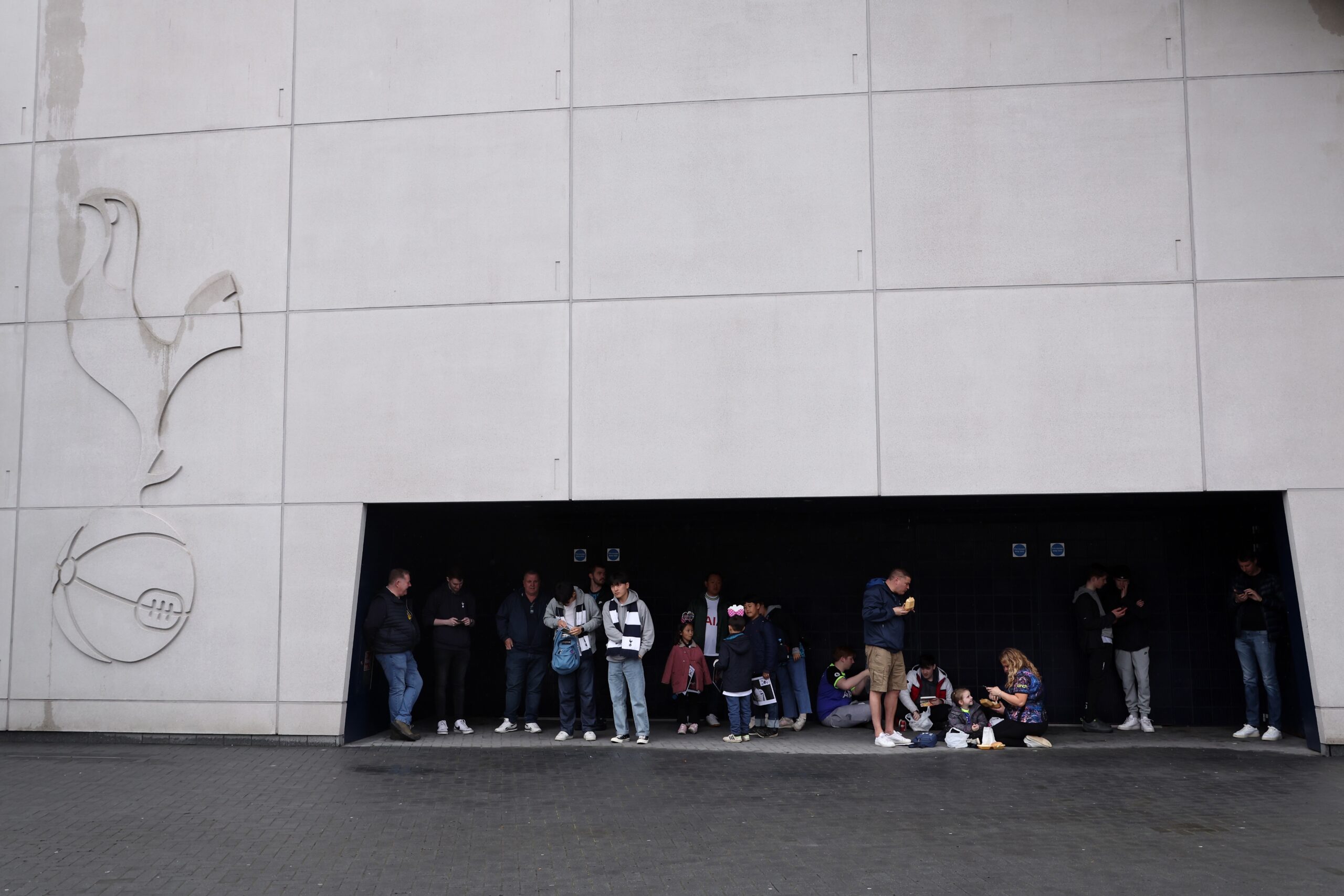 Video: Ange Postecoglou already making his mark as Tottenham sell 27-year-old with over 100 EPL appearances Video: Ange Postecoglou already making his mark as Tottenham sell 27-year-old with over 100 EPL appearances