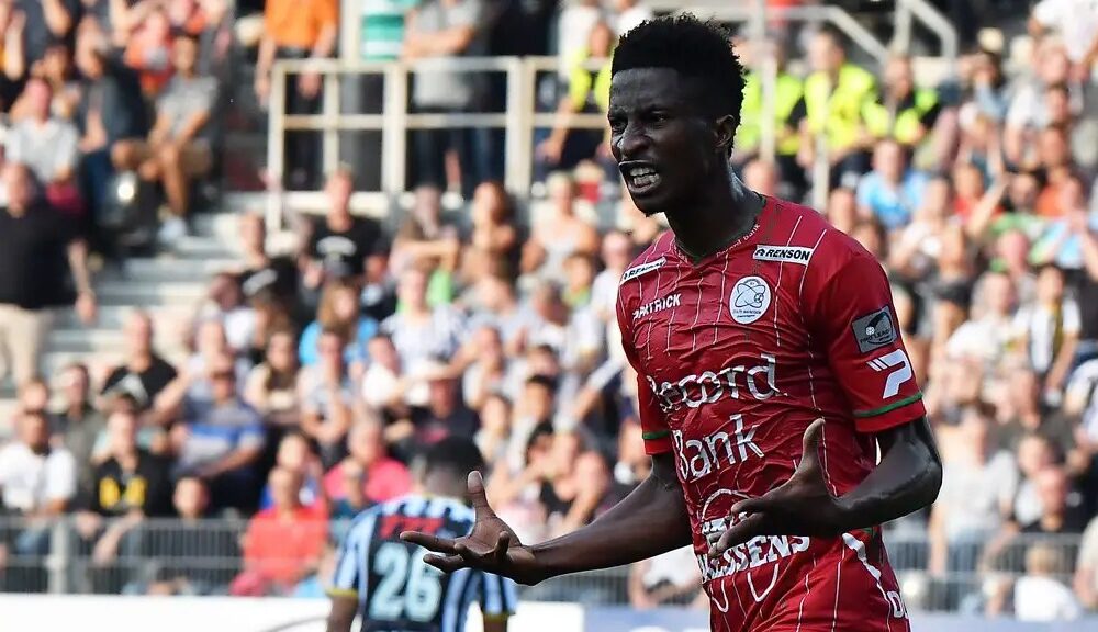 International Players Shine and Sit on Bench in Weekend Football Action