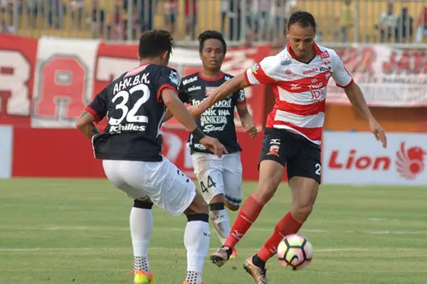 Odemwingie’s Scoring Drought Persists as Madura United Share Points with Persija Jakarta Odemwingie’s Scoring Drought Persists as Madura United Share Points with Persija Jakarta