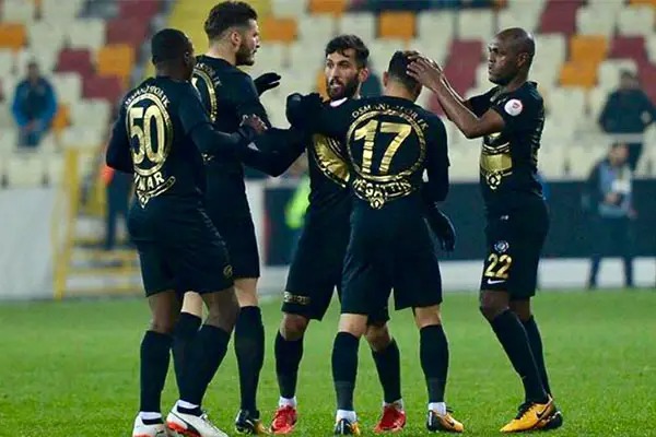 Umar’s Brace Secures Victory for Osmanlispor Against 10-Man Akhisar Belediye