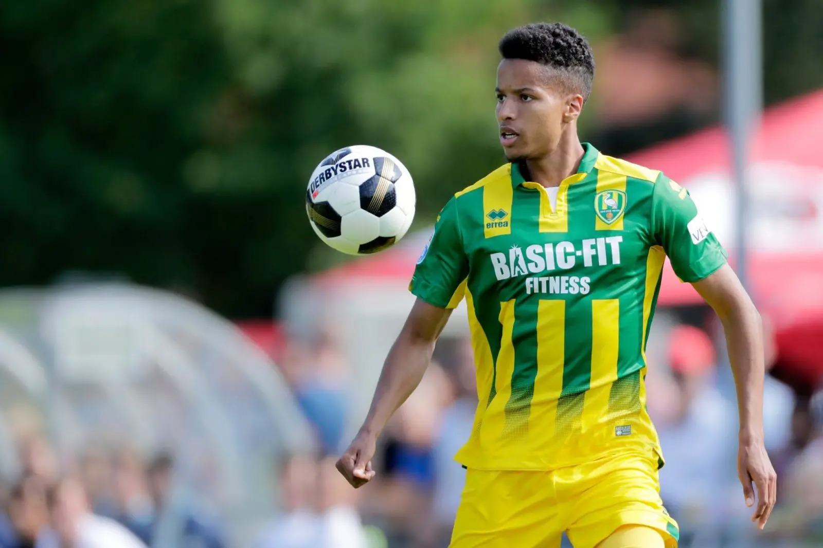 Benfica Eyes Nigerian Defender Tyronne Ebuehi in Summer Transfer