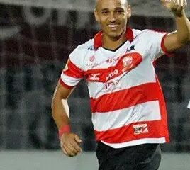 Odemwingie Returns to Starting XI for Madura United in Indonesian Top Flight Clash