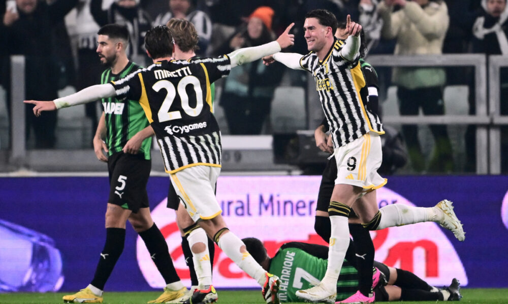 Vlahovic gets standing ovation and turns back the clock at Juventus