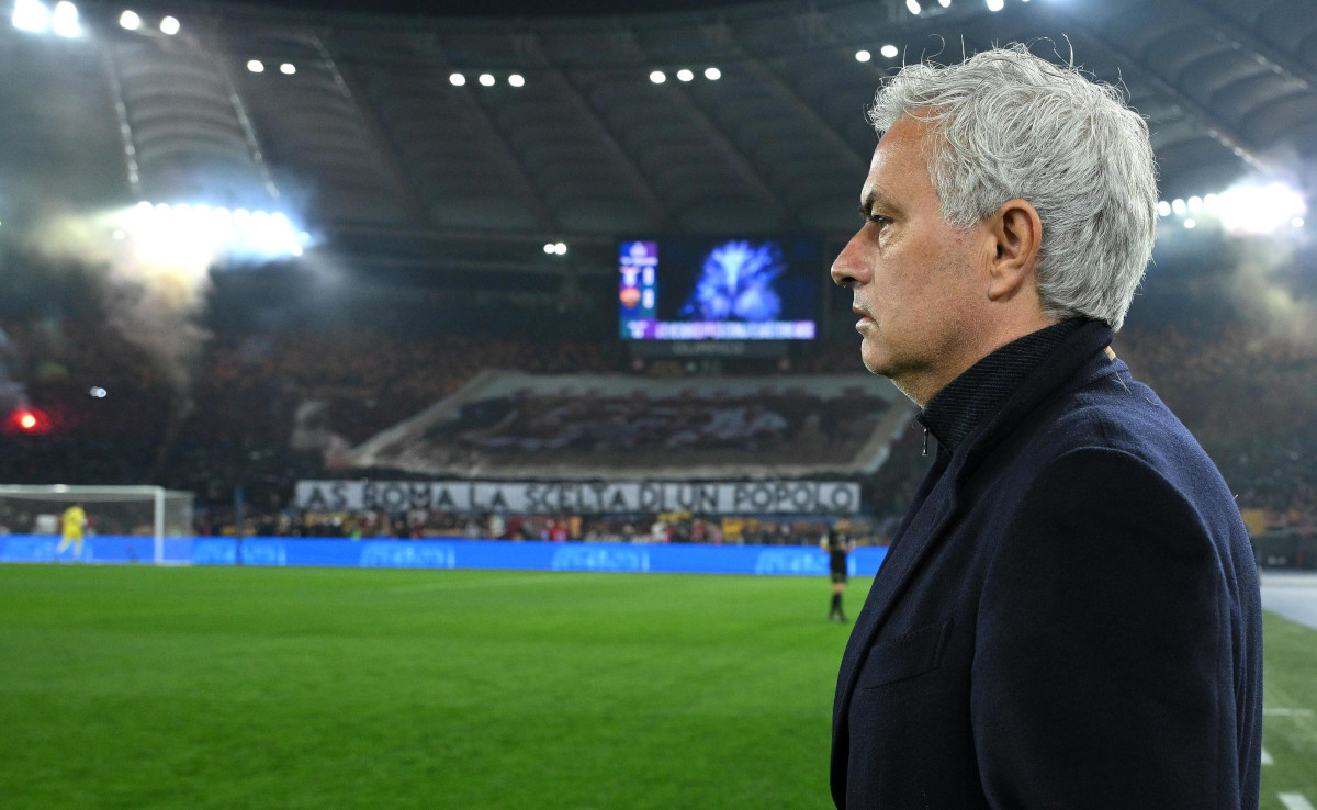 Roma directors call to discuss Mourinho future – report Roma directors call to discuss Mourinho future – report