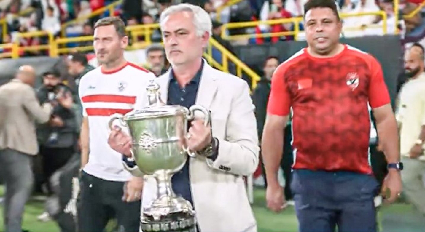 Picture: Three former Serie A stars walk out with trophy for Egypt Cup final Picture: Three former Serie A stars walk out with trophy for Egypt Cup final