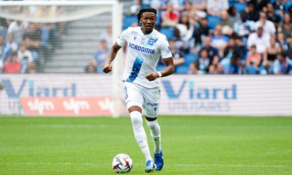 Taye Taiwo advises Gabriel Osho on Auxerre’s future