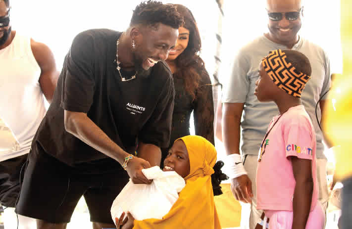 Wilfred Ndidi spends Boxing Day with Ajegunle kids Wilfred Ndidi spends Boxing Day with Ajegunle kids