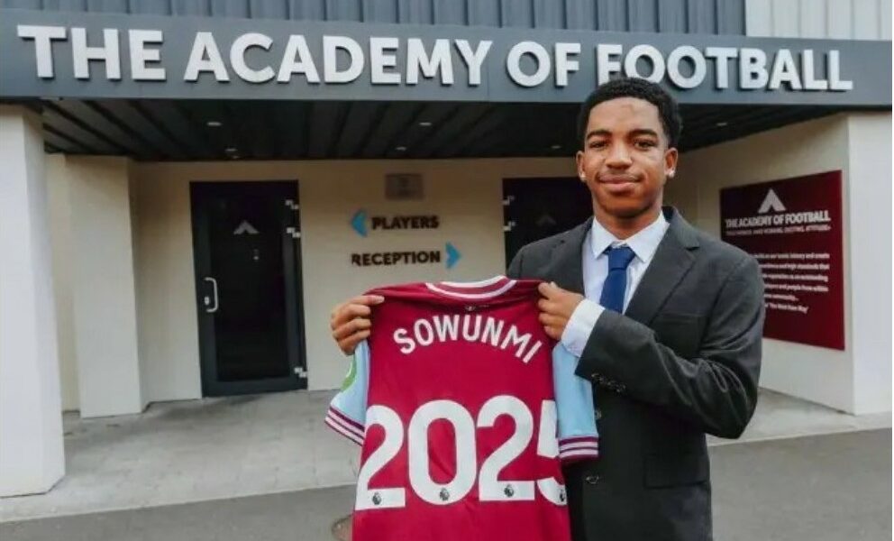 Nigerian teen Elisha Sowunmi signs first professional contract with West Ham United