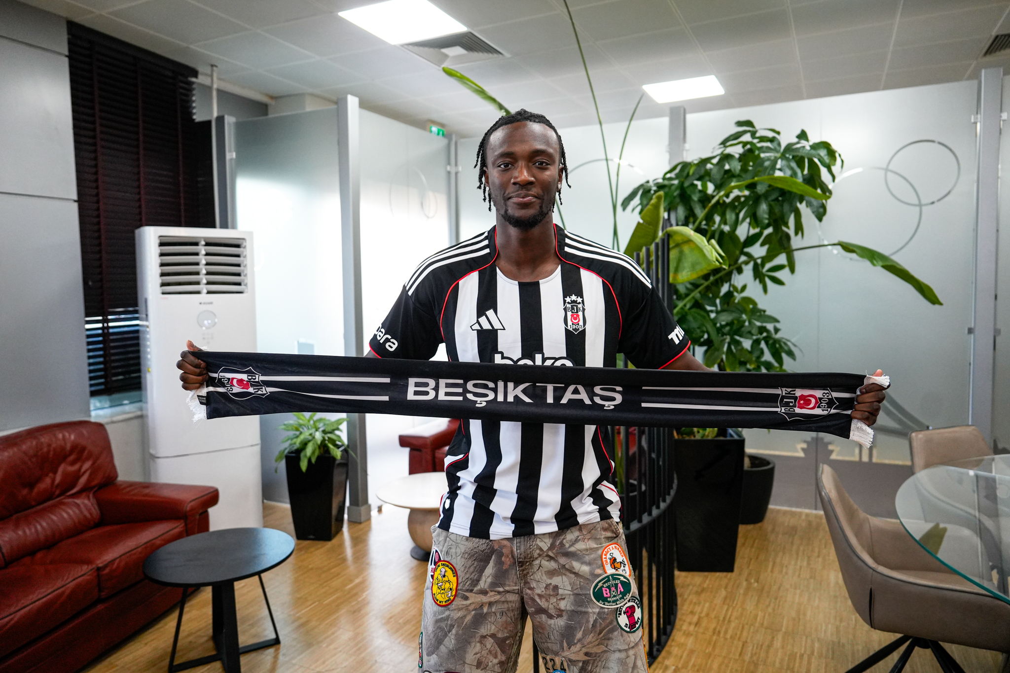 “I believe in you to become the next bull” – Amokachi on Abraham’s move to Beşiktaş