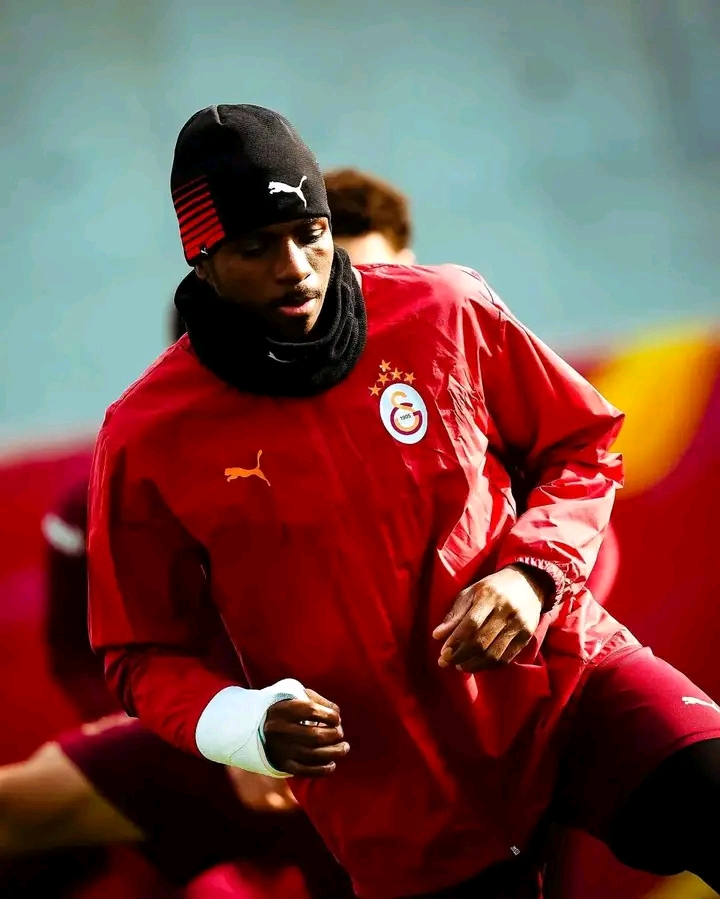 Victor Osimhen Returns to Galatasaray Training After Hand Surgery Layoff