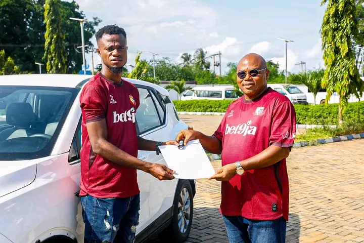 Remo Stars Honour Victor Mbaoma with Brand-New Car for Outstanding Contribution