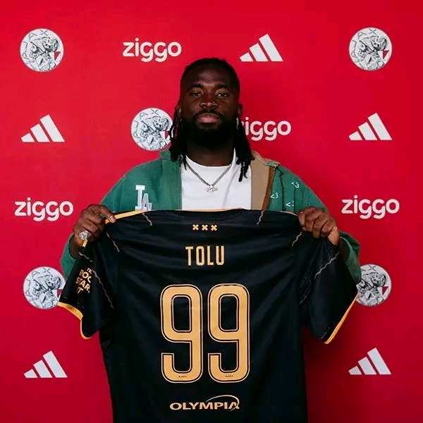 Official: Ajax sign Nigeria striker Tolu Arokodare on loan from Wolves