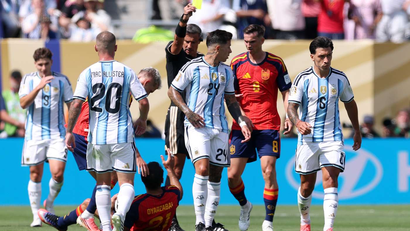 Lisandro Martinez hits back at Argentina critics after World Cup final heartbreak