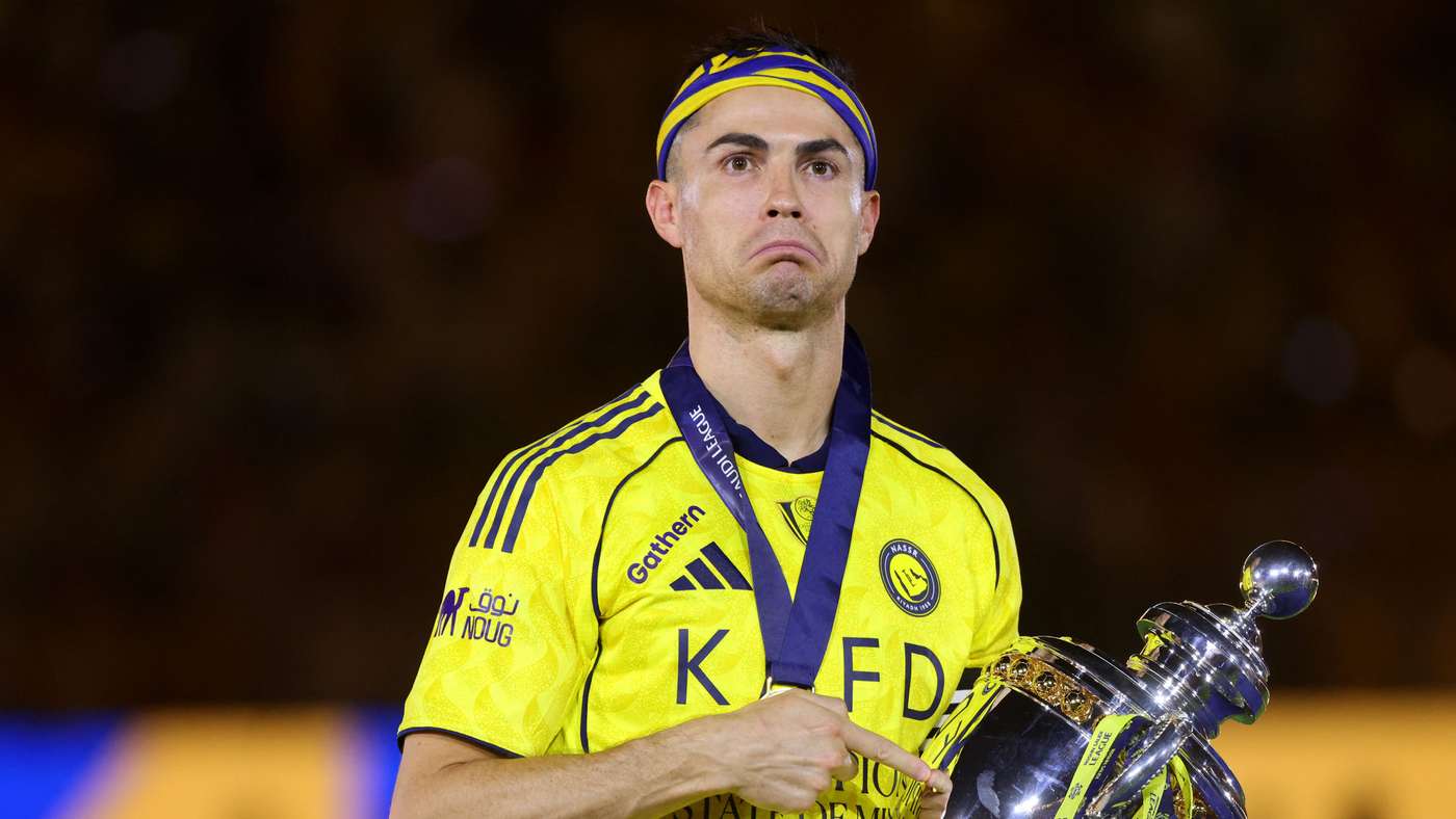 Cristiano Ronaldo cuts holiday short for talks at Al Nassr training camp Cristiano Ronaldo cuts holiday short for talks at Al Nassr training camp