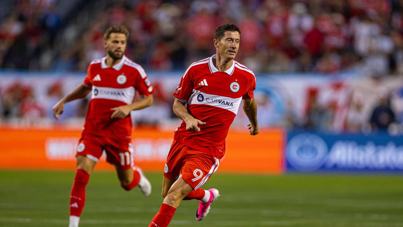 Robert Lewandowski scores first MLS brace as Chicago Fire fight back against Charlotte