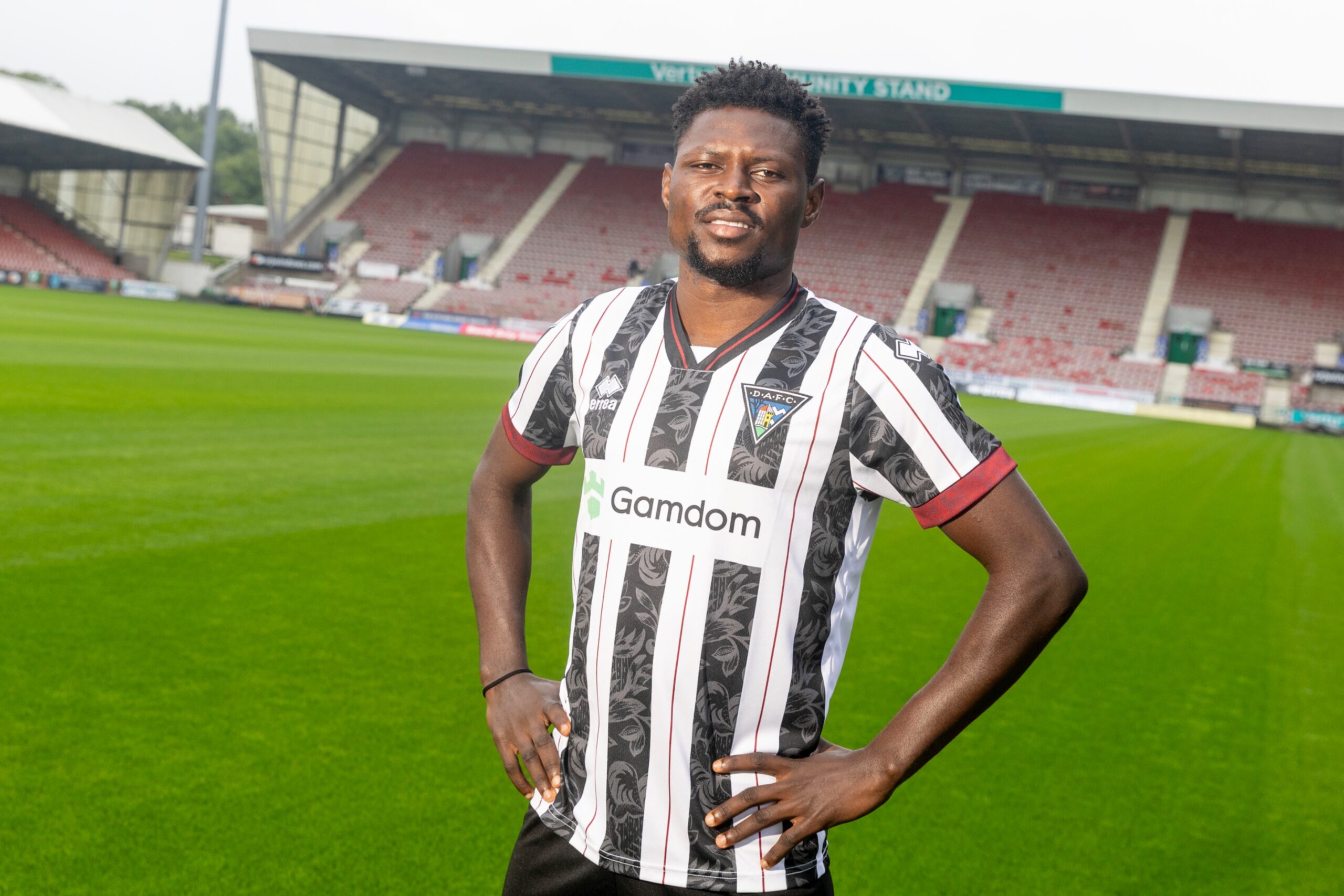 Dunfermline Athletic sign Nigerian striker Olamilekan Adams