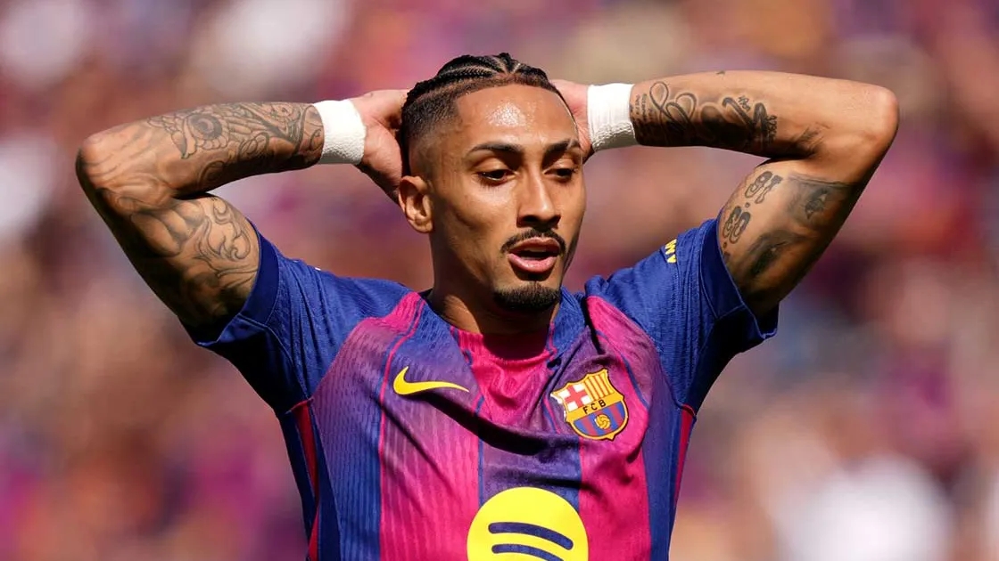 Raphinha returns to Barcelona discreetly ahead of Friday medical checks