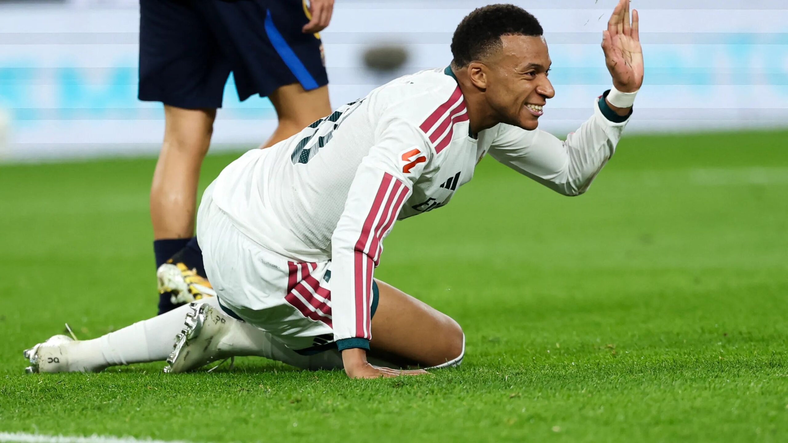 Mbappe puts Real Madrid ahead after Barcelona defensive error Mbappe puts Real Madrid ahead after Barcelona defensive error