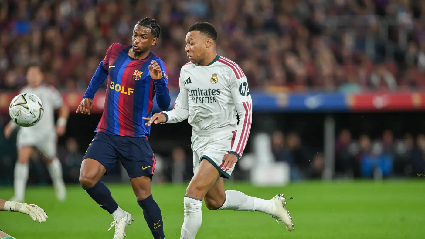 Real Madrid penalty appeal rejected after Alejandro Balde handball Real Madrid penalty appeal rejected after Alejandro Balde handball
