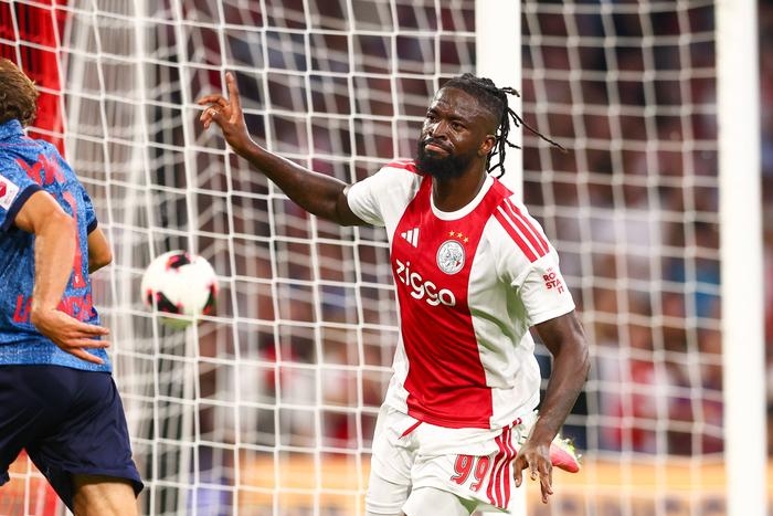 Frank de Boer urges patience as Tolu Arokodare makes impact at Ajax