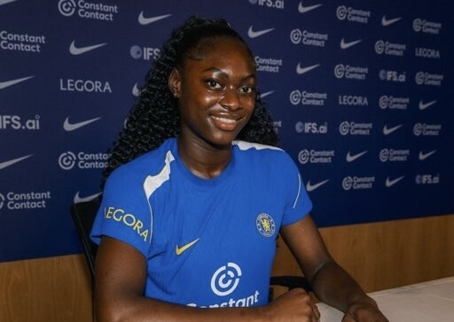 Chelsea hand first professional contract to France youth international Rachael Adedini