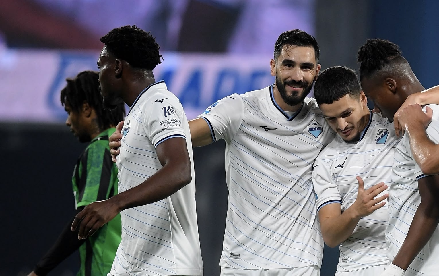 Lazio go top of Serie A after six-goal victory over 10-man Sassuolo